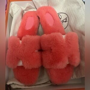 Luxurious Pink Hermes Oran Fur Slippers